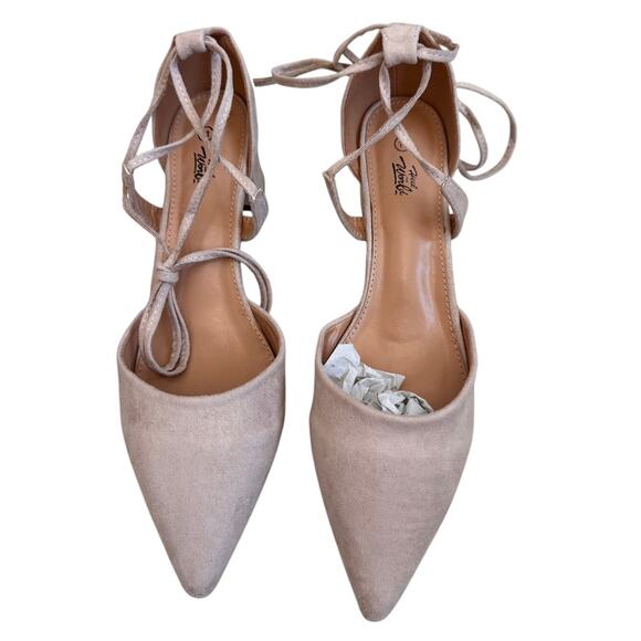 NEW Heel The World Women's Nude Pointed Toe Lace Up Low Block Heels Size 11 - Picture 3 of 11